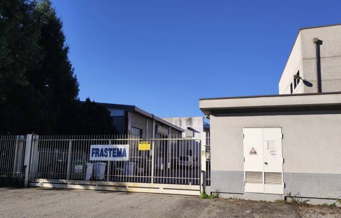 locale commerciale in vendita a Cassano Magnago