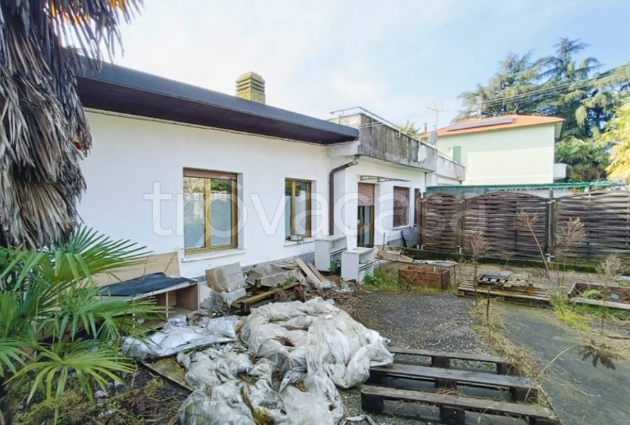 negozio in vendita a Cassano Magnago