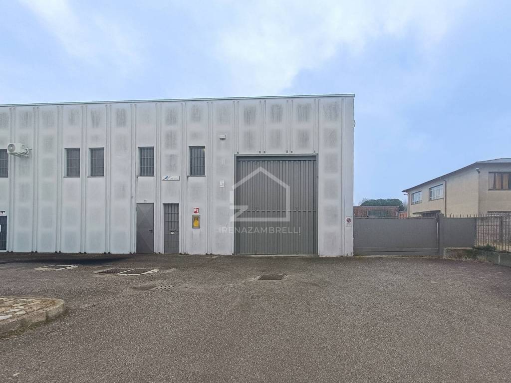 negozio in vendita a Cassano Magnago