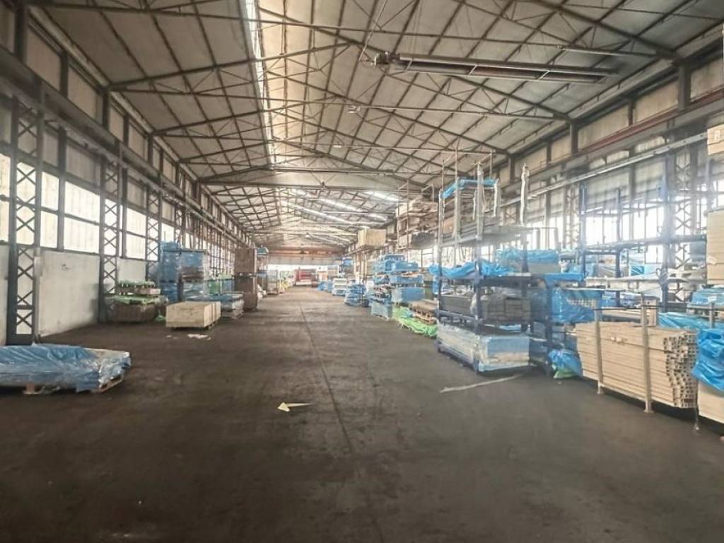 capannone in vendita a Cassano Magnago