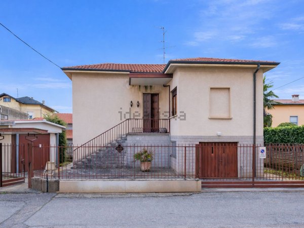 casa indipendente in vendita a Cassano Magnago