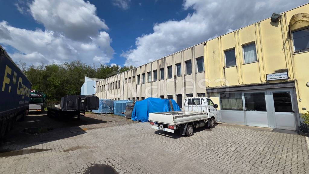 capannone in vendita a Cassano Magnago