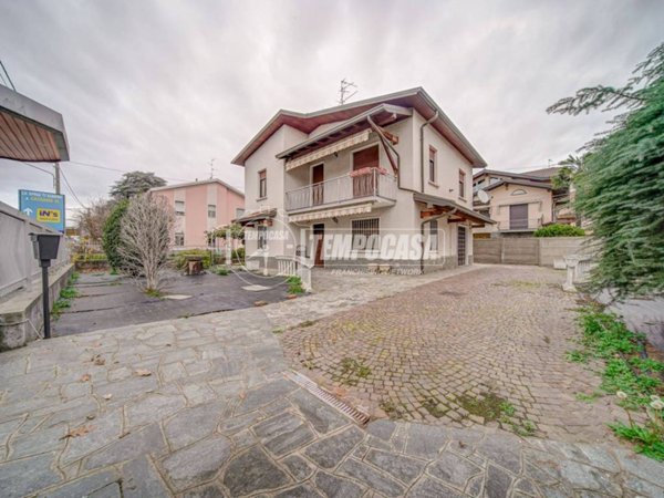 casa indipendente in vendita a Cassano Magnago