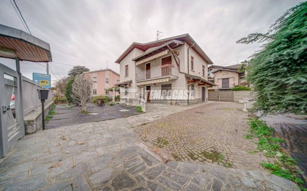 casa indipendente in vendita a Cassano Magnago