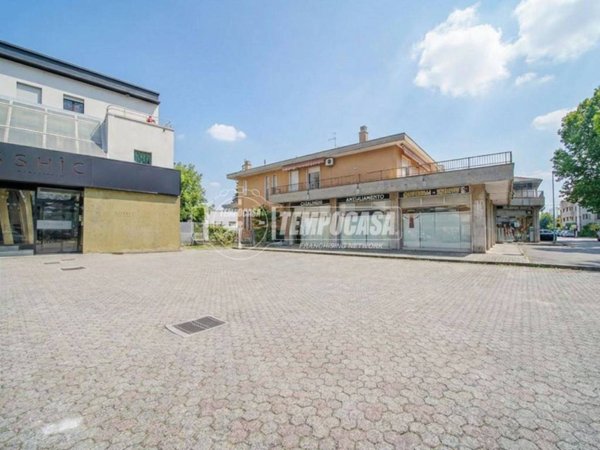 negozio in vendita a Cassano Magnago