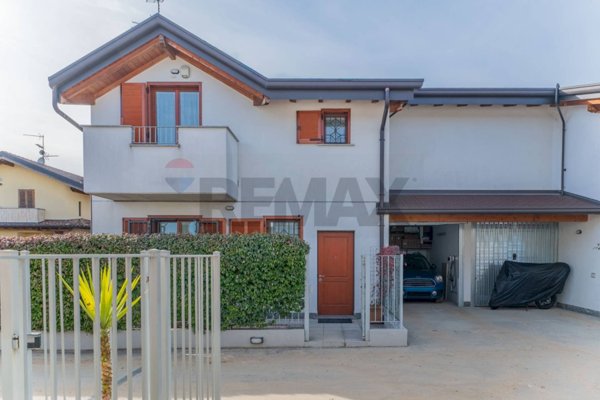casa indipendente in vendita a Cassano Magnago