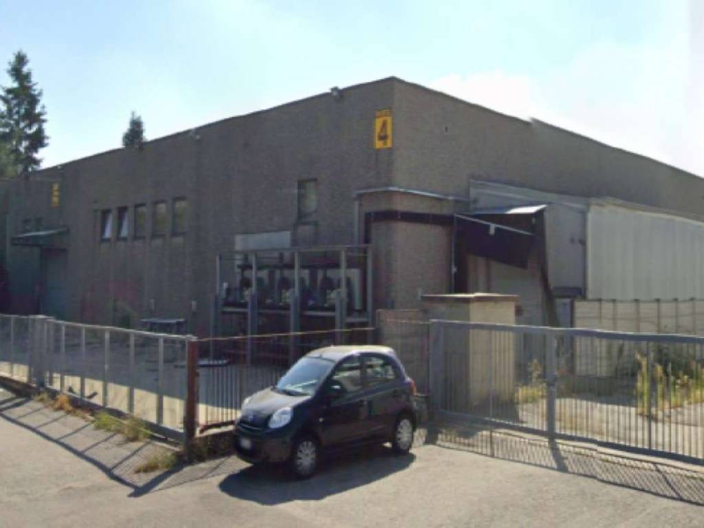 locale commerciale in vendita a Cassano Magnago