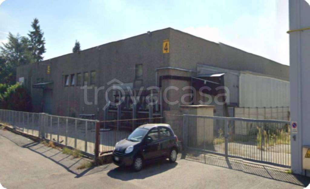 locale commerciale in vendita a Cassano Magnago