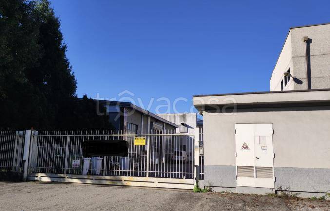 locale commerciale in vendita a Cassano Magnago