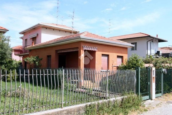 casa indipendente in vendita a Cassano Magnago