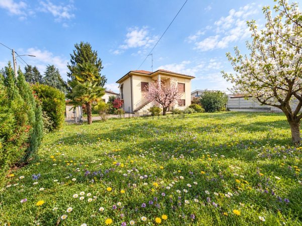 casa indipendente in vendita a Cassano Magnago
