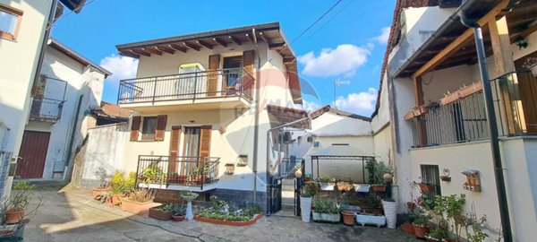 casa indipendente in vendita a Cassano Valcuvia
