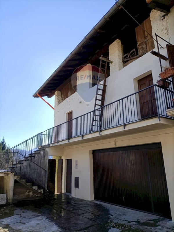casa semindipendente in vendita a Cassano Valcuvia