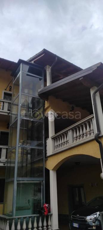 casa indipendente in vendita a Cassano Valcuvia