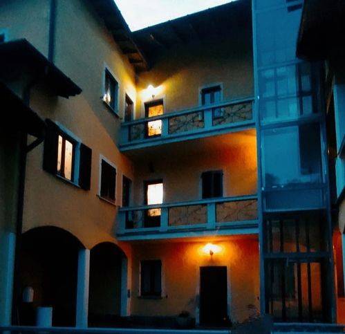 casa indipendente in vendita a Cassano Valcuvia