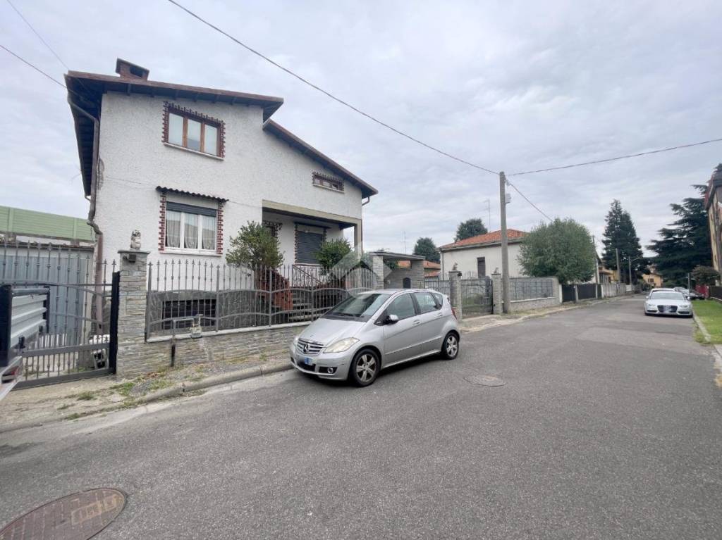 casa indipendente in vendita a Castellanza
