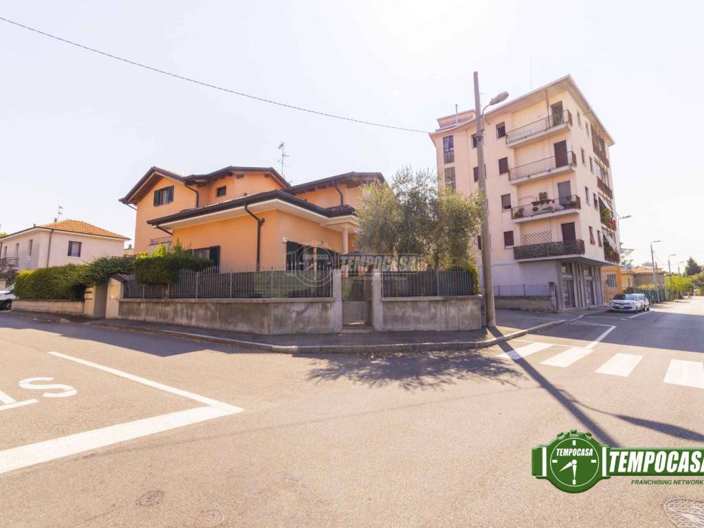 casa indipendente in vendita a Castellanza