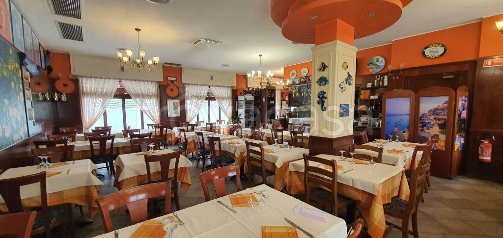 negozio in vendita a Castellanza