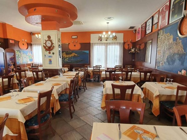 negozio in vendita a Castellanza