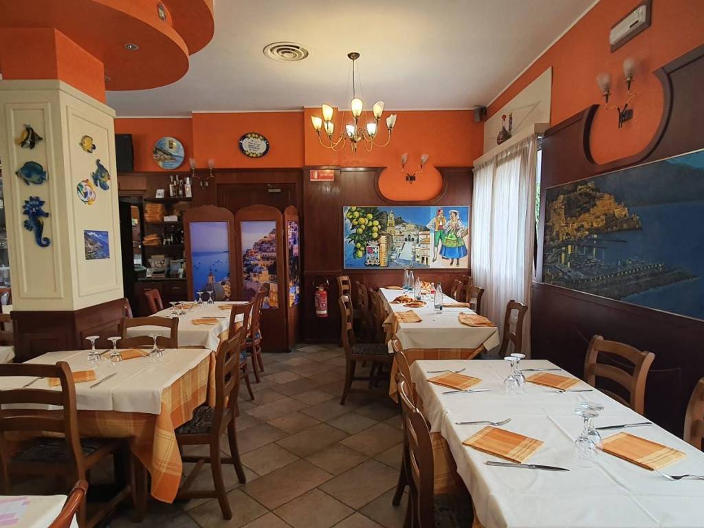 negozio in vendita a Castellanza