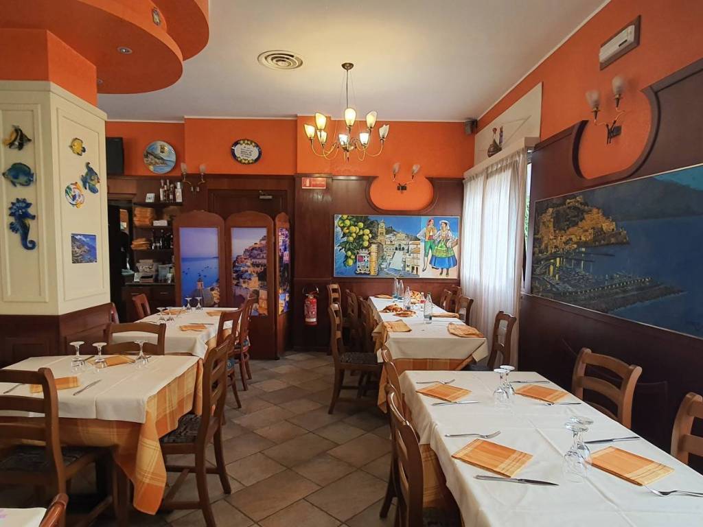 negozio in vendita a Castellanza