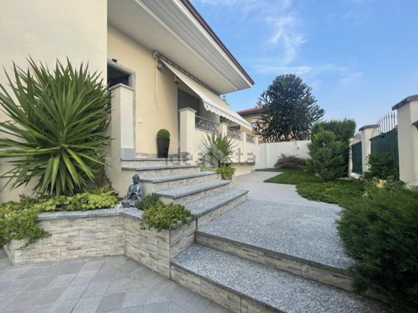 casa indipendente in vendita a Castellanza