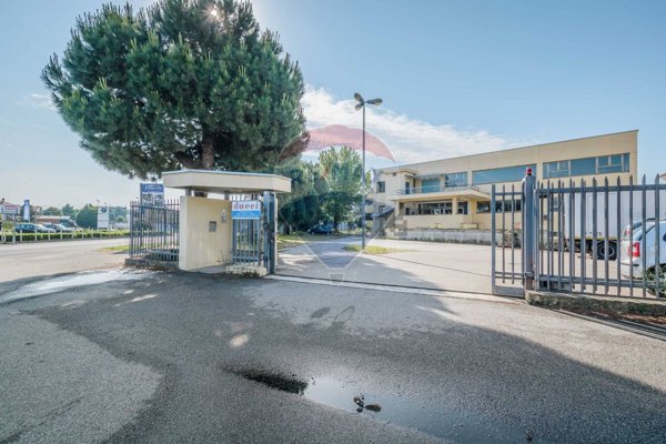 negozio in vendita a Castellanza