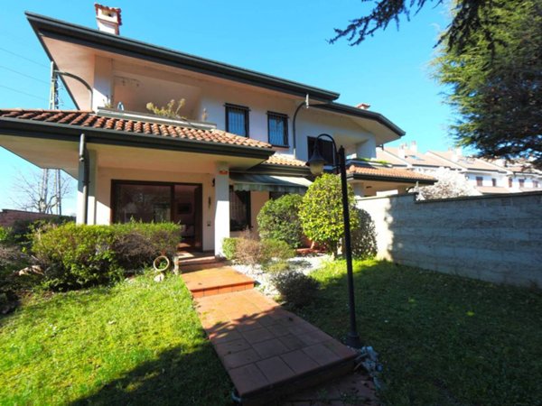 casa indipendente in vendita a Castellanza