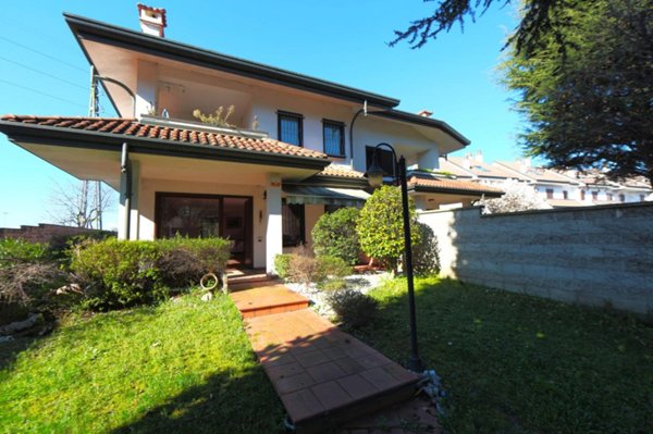 casa indipendente in vendita a Castellanza
