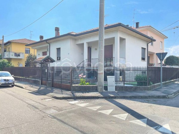 casa indipendente in vendita a Castellanza