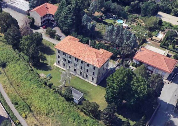 locale commerciale in vendita a Castellanza