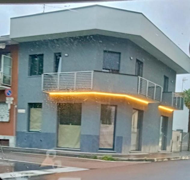 negozio in vendita a Castellanza