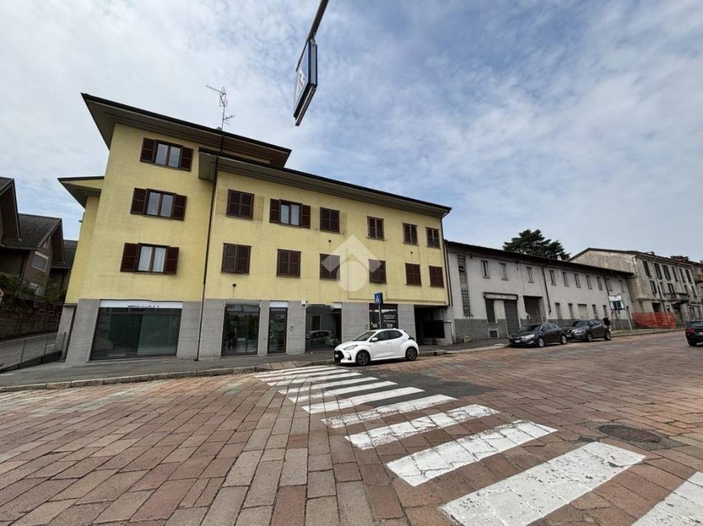 negozio in vendita a Castellanza