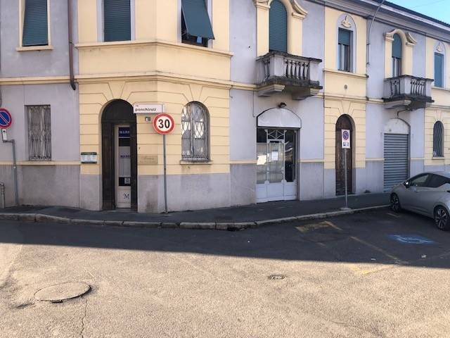 negozio in vendita a Castellanza