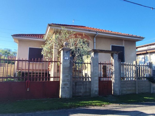 casa indipendente in vendita a Castellanza