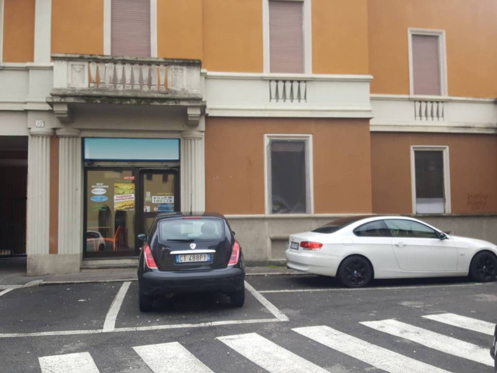 negozio in vendita a Castellanza in zona Castegnate