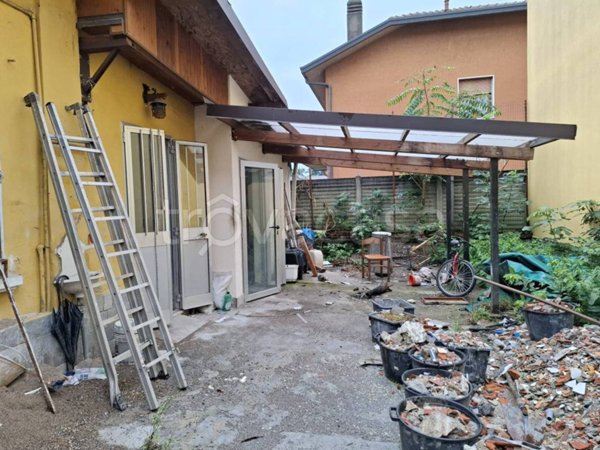 appartamento in vendita a Castellanza in zona Castegnate