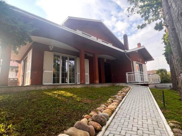 casa indipendente in vendita a Castellanza