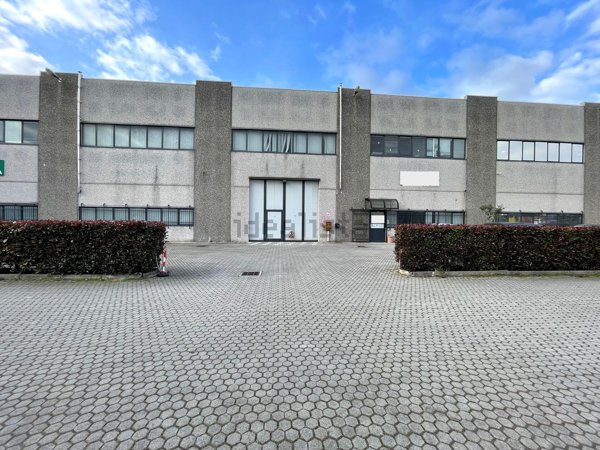 capannone in vendita a Castellanza