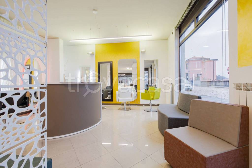 negozio in vendita a Castellanza