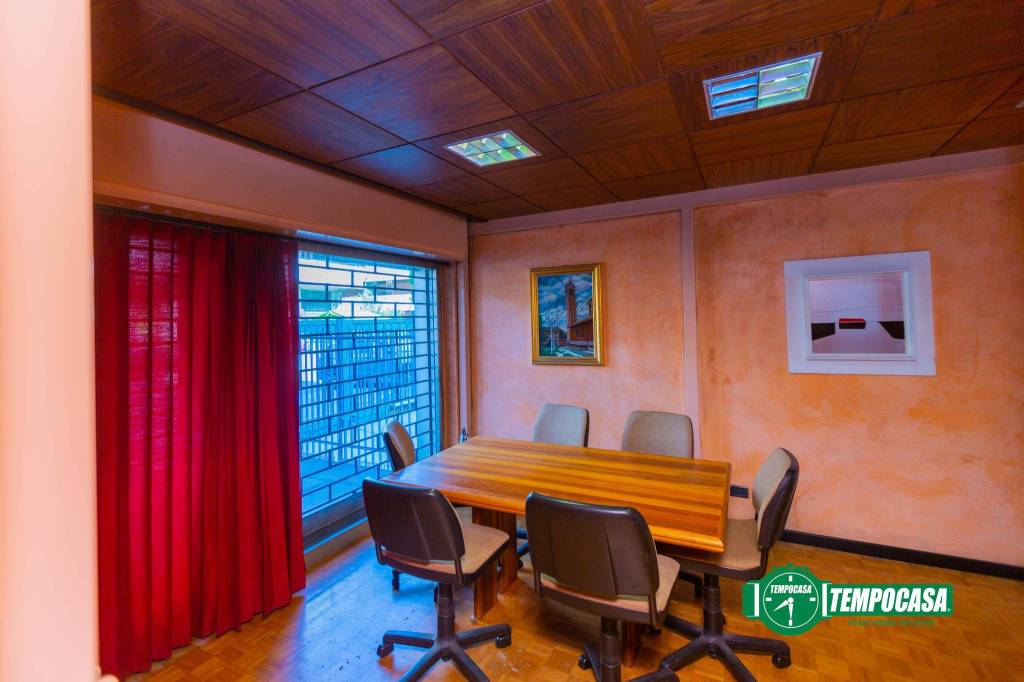 negozio in vendita a Castellanza