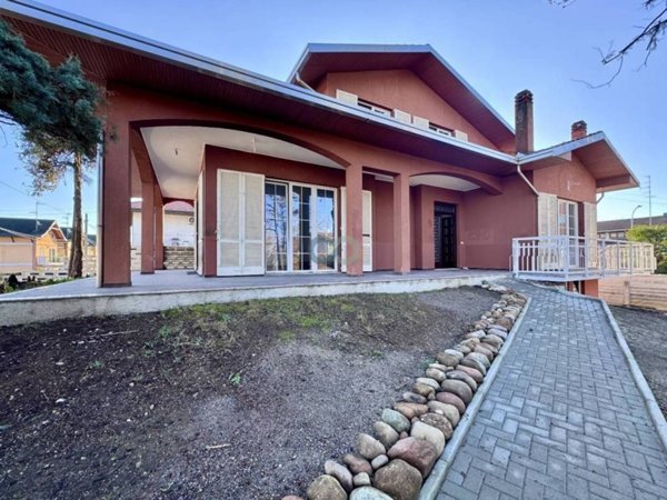 casa indipendente in vendita a Castellanza