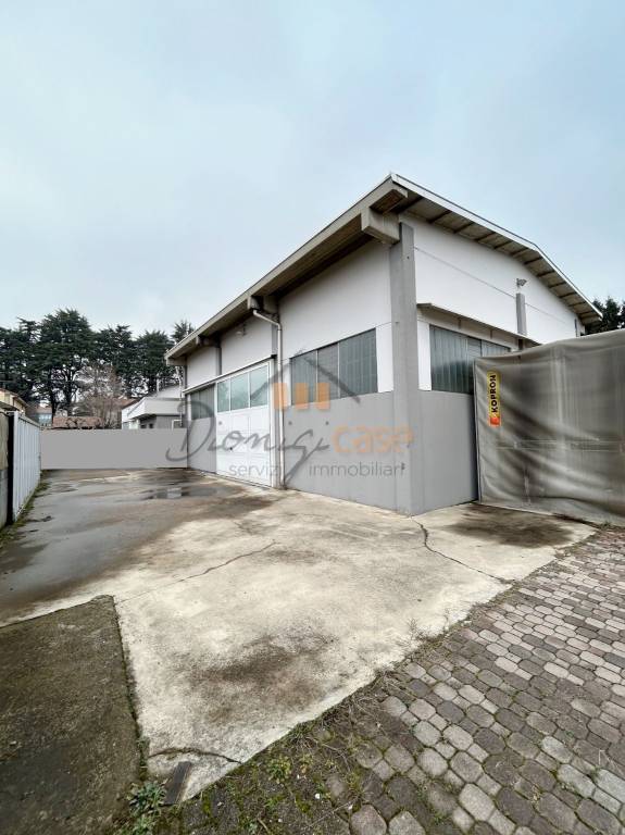 locale commerciale in vendita a Castellanza