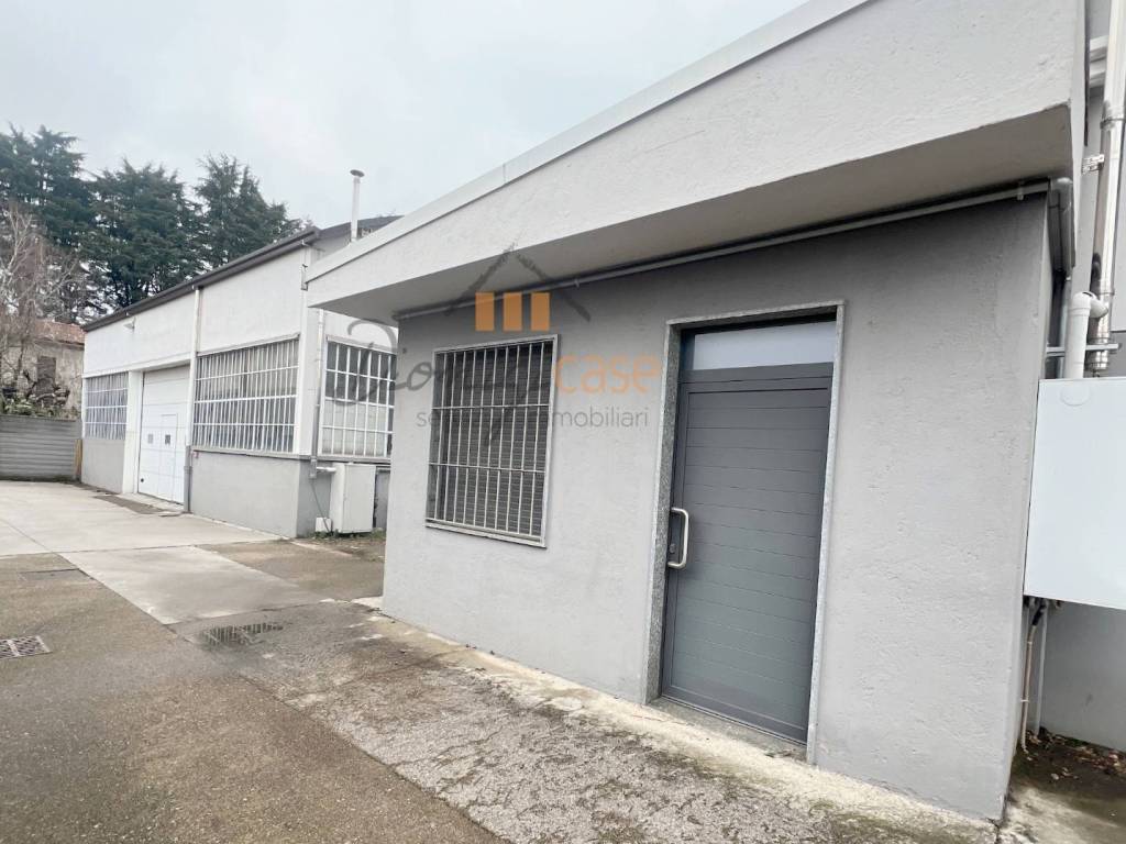 locale commerciale in vendita a Castellanza