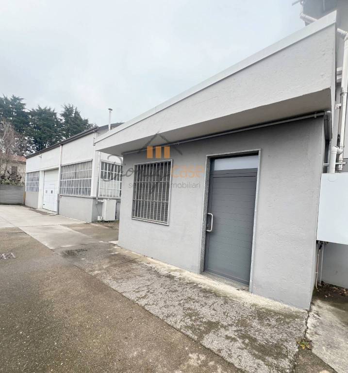 locale commerciale in vendita a Castellanza