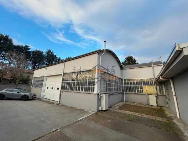casa indipendente in vendita a Castellanza in zona Castegnate