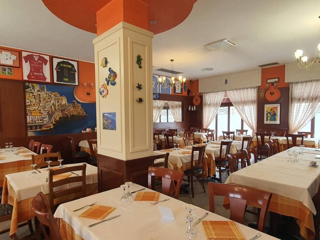 negozio in vendita a Castellanza