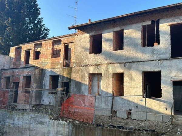 casa indipendente in vendita a Castellanza