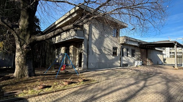 capannone in vendita a Castellanza