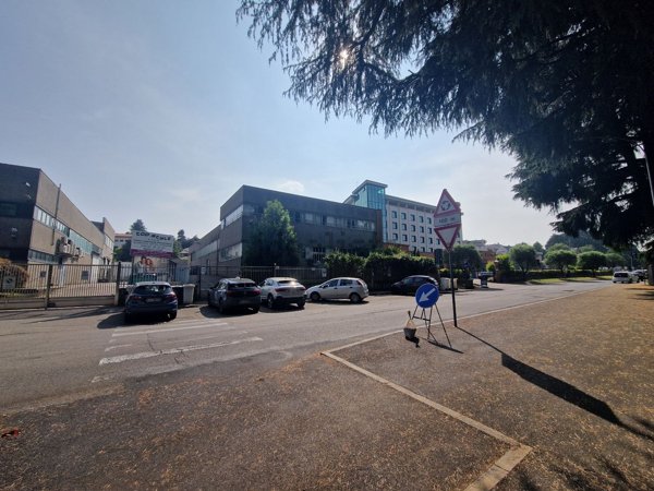 capannone in vendita a Castellanza